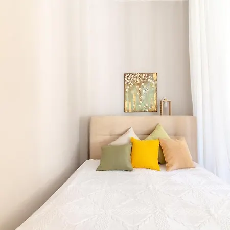 Life On Canvas Family Apartment